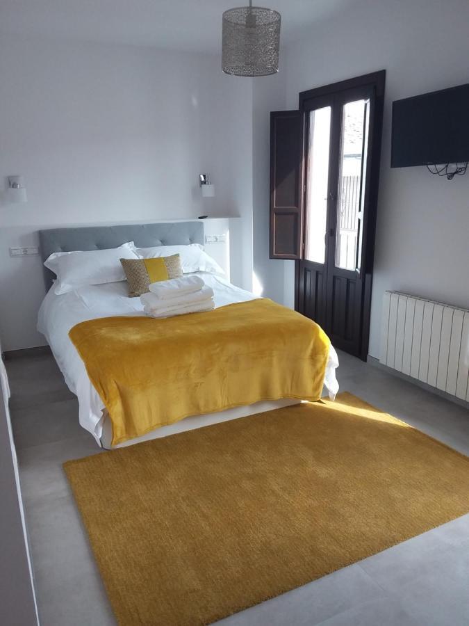 Zimmer mit Kingsize-Bett