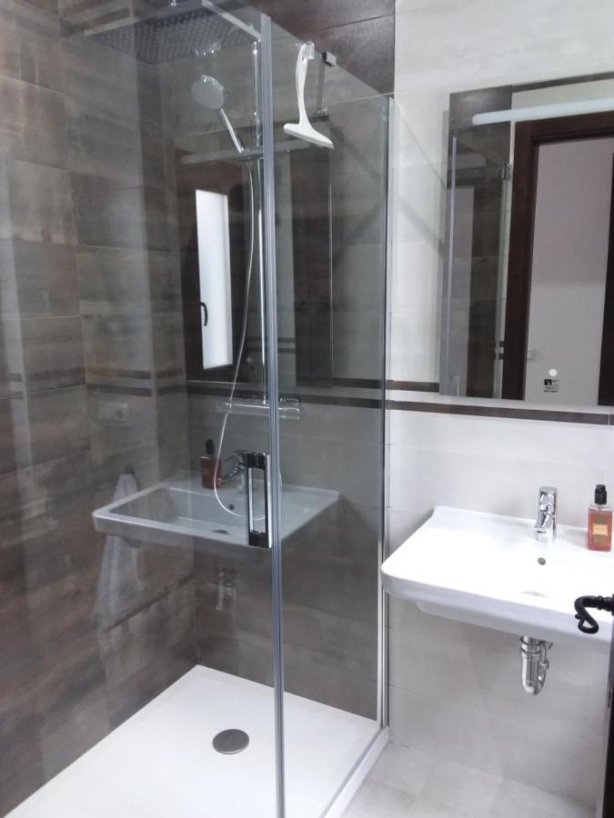 Zweibettzimmer mit Bad
