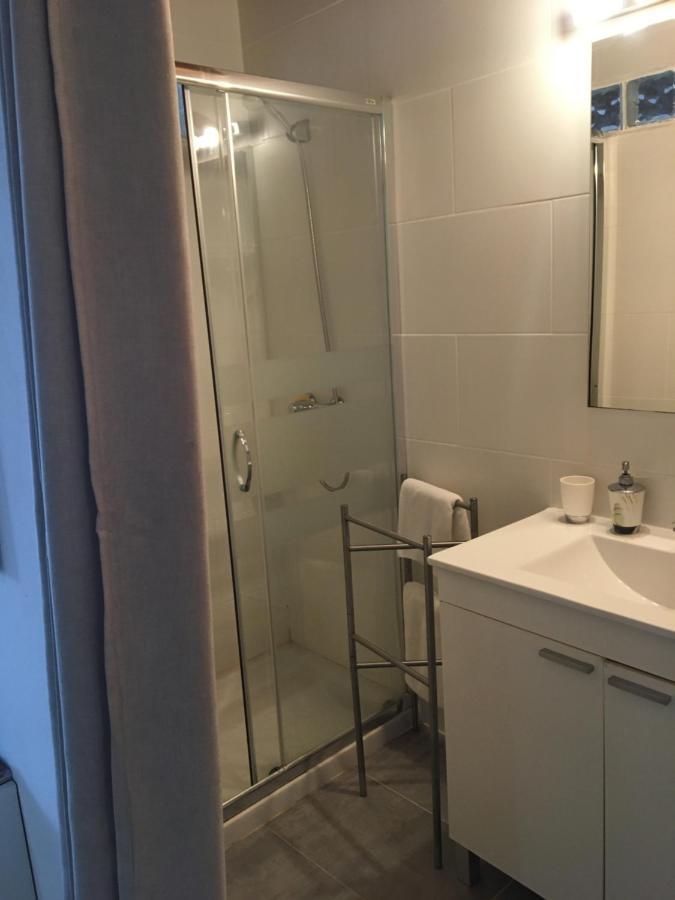 Twin Room Bathroom,966920869:JPEG