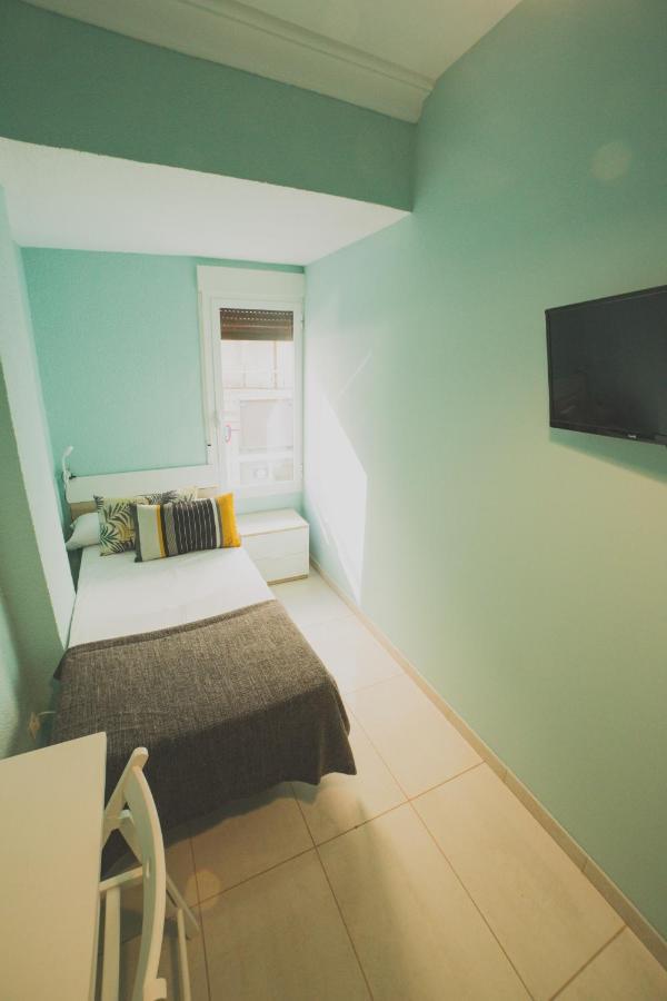 Habitación Individual con ducha y aseo compartidos
