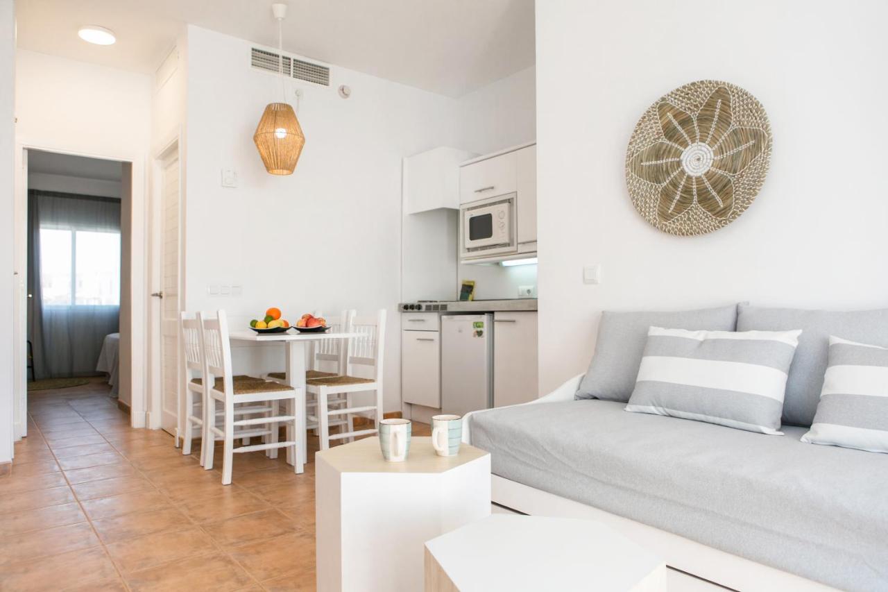 Habitación Cuádruple con vistas parciales al mar (2 adultos + 2 niños)