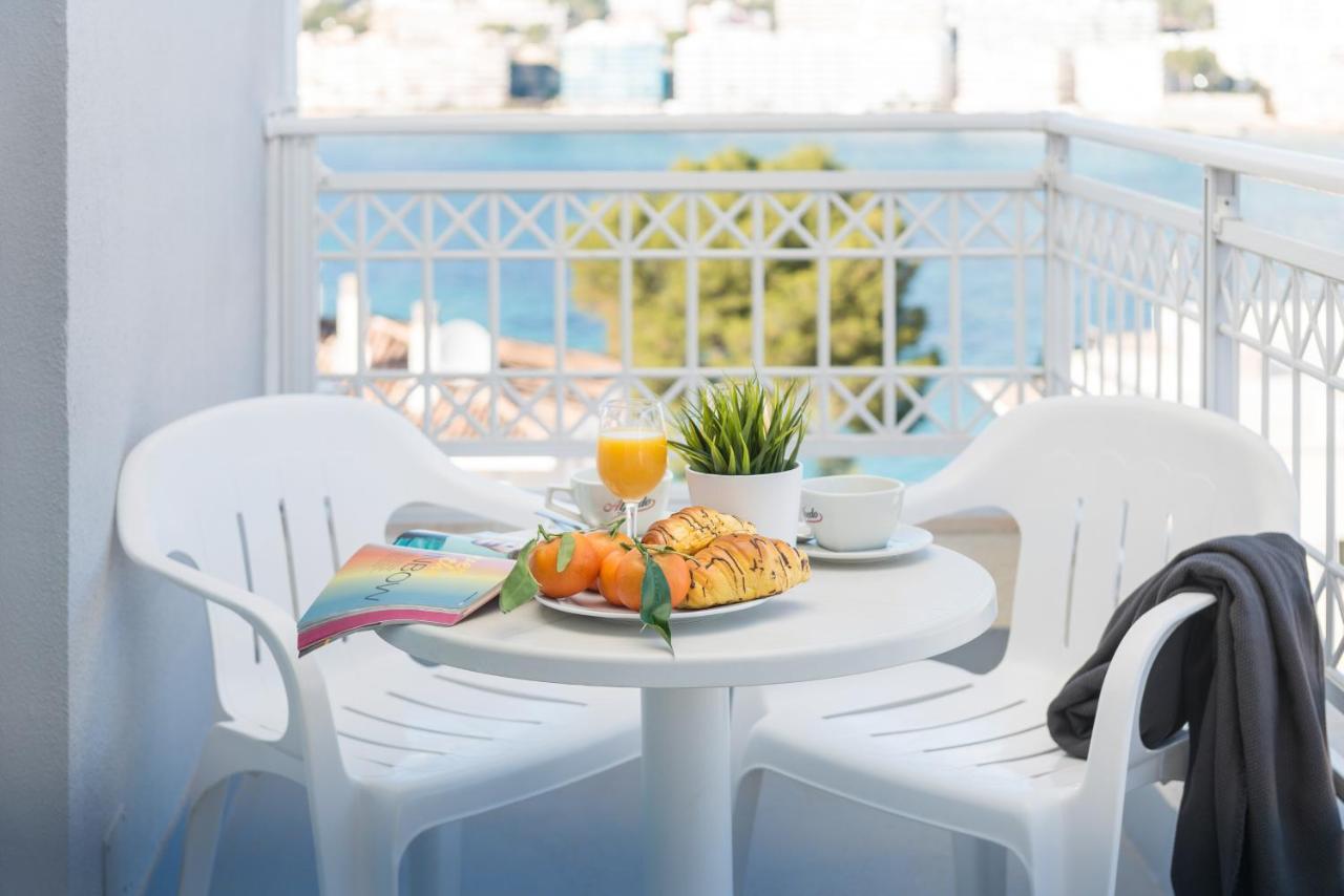 Double or Twin Room with Sea View