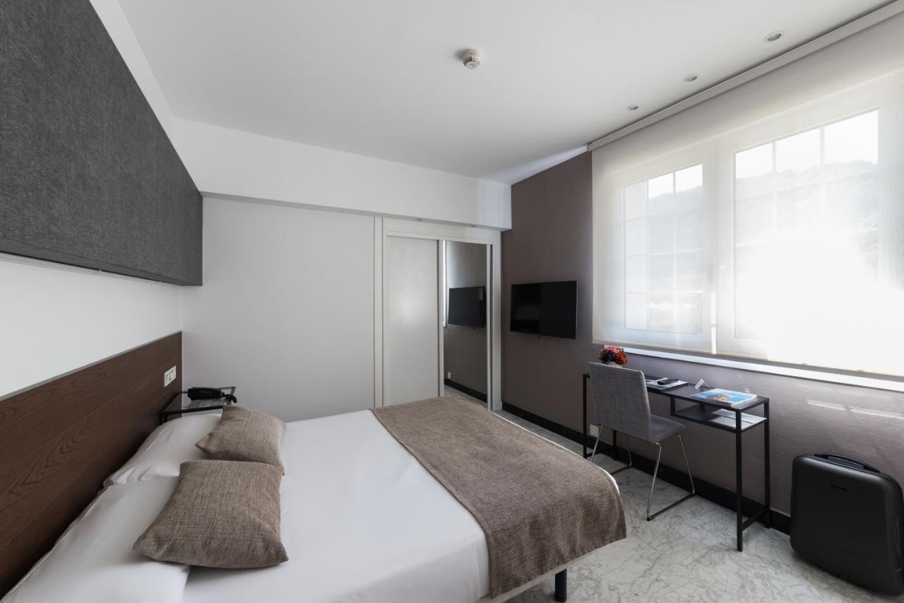Single Room,979423486:JPEG