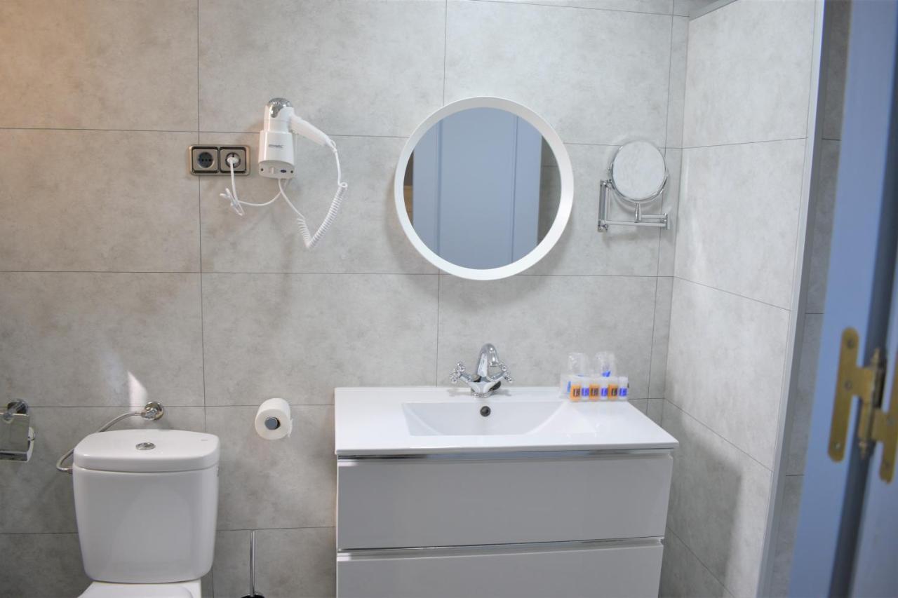 Double or Twin Room with Two Extra Beds,977071663:JPEG