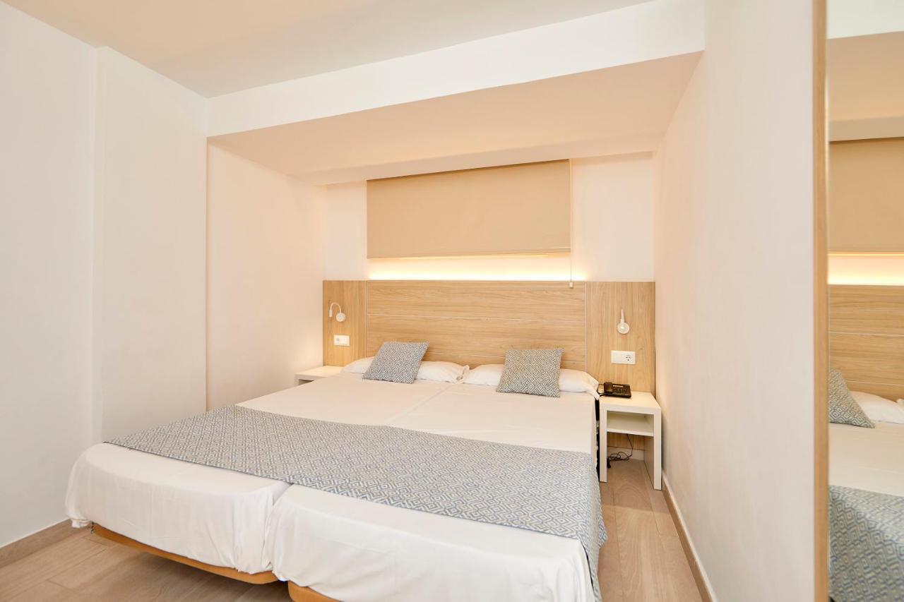 Appartement met 1 slaapkamer, een terras en uitzicht op zee.