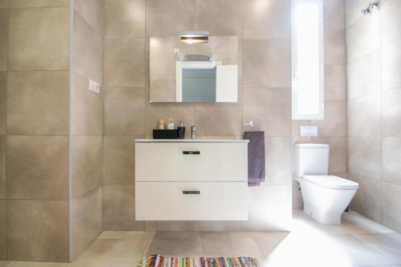 Family Room Private Bathroom