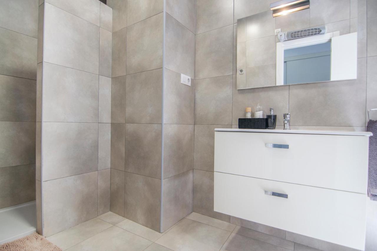 Family Room Private Bathroom