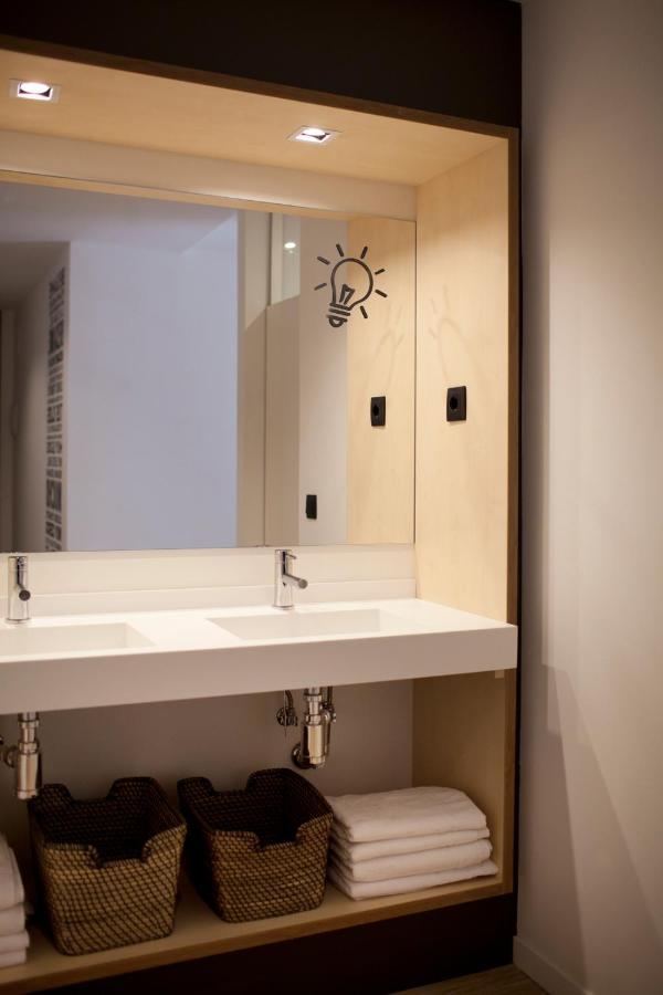 Letto a Castello in Dormitorio Femminile (6 Persone)