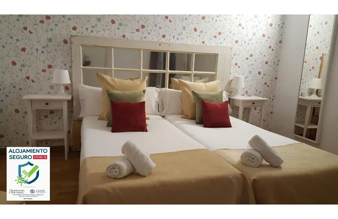 Petit Hotel-1