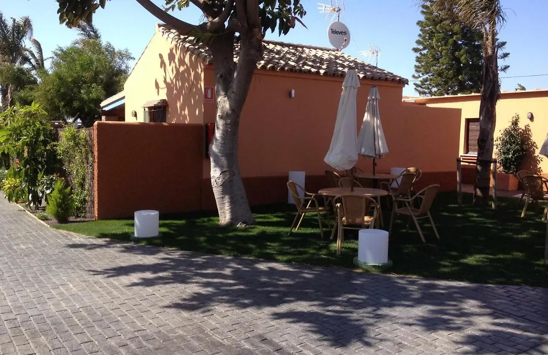 Apartamento para 4 personas con jardín privado y-1