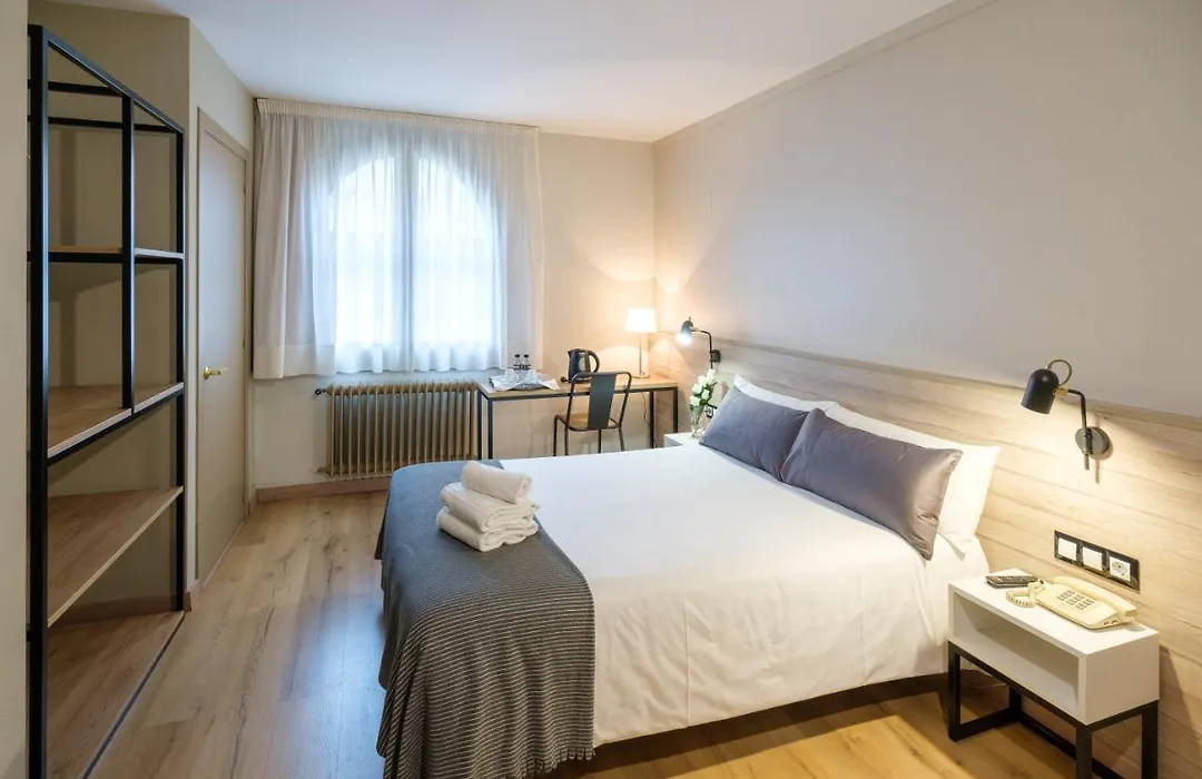 Hotel Torres Manlleu-1