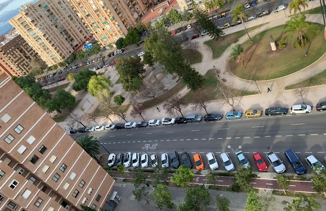 Habitacion Con Cama Doble, Piso Compartido En Avenida Blasco Ibanez-1