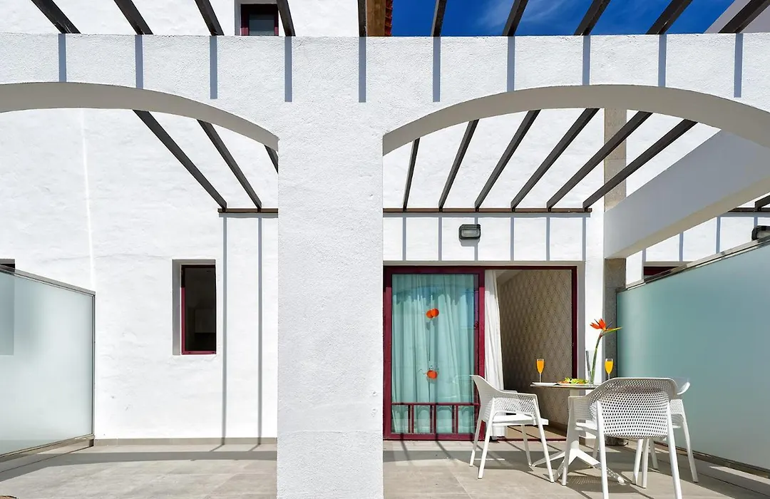 Broncemar Beach Suites-1
