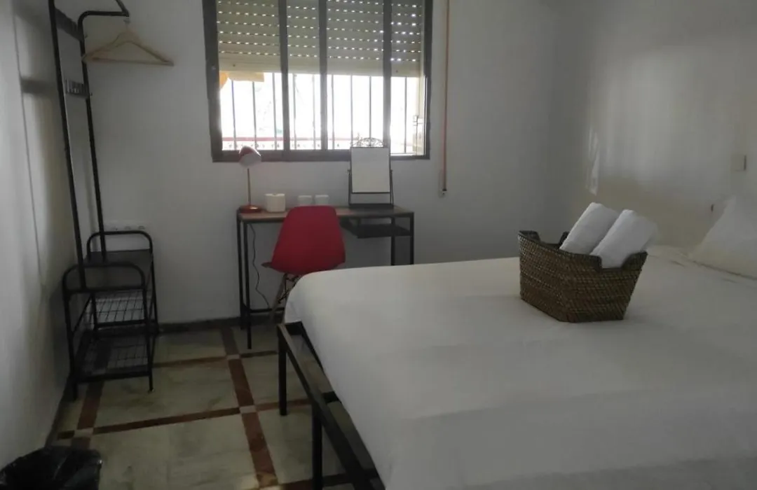 Convenient Rooms - Ferry, Train & Bus Station --1