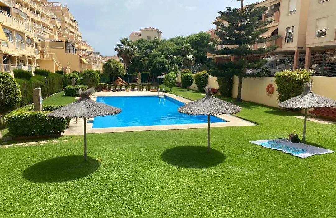 Sea And Mountain View Room With Pool- Habitacion Piso Compartido Para 1 Persona-1