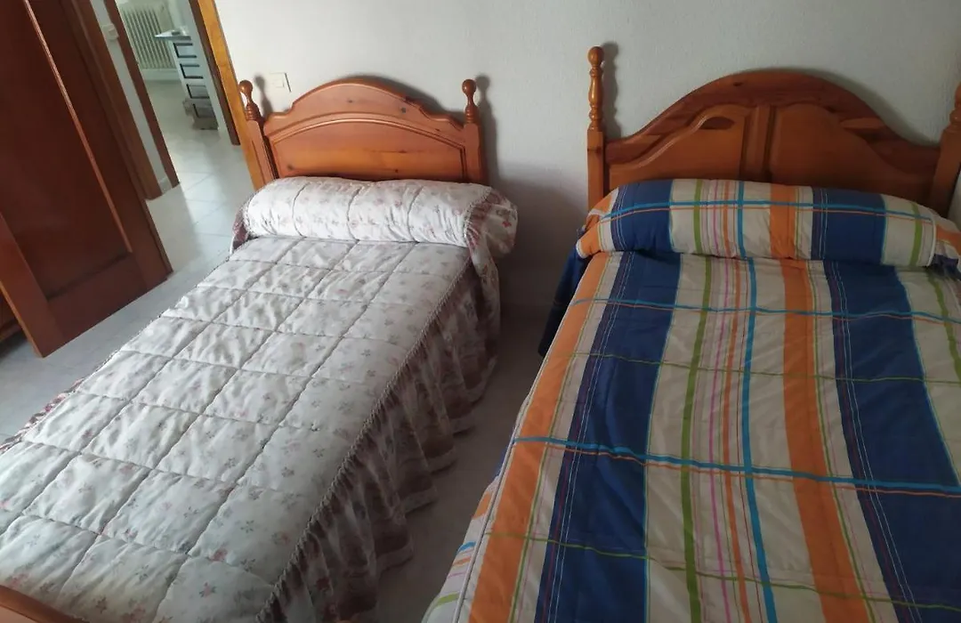Room In Bb - Bb Roms Toledo 4 Peoples-1