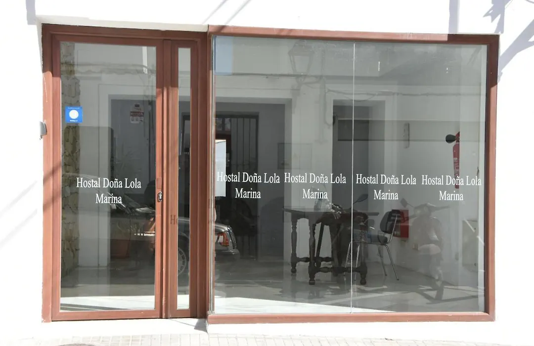 Hostal Doña Lola Marina-1