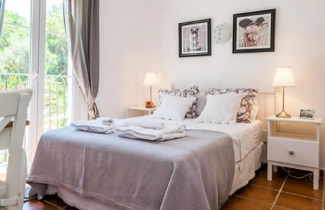 At Home In Malaga Stay - Solo Travellers-1