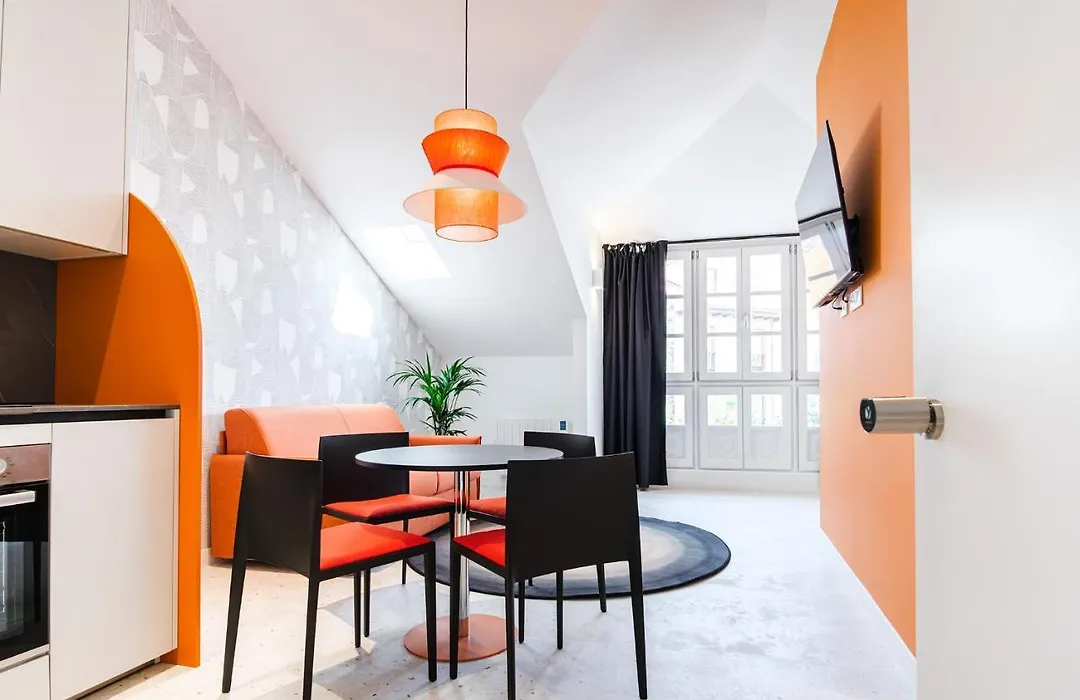 Apartamentos El Reloj-1