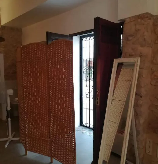 Suite Independiente de 45 m2 con Bañera en Pleno Casco Viejo-1