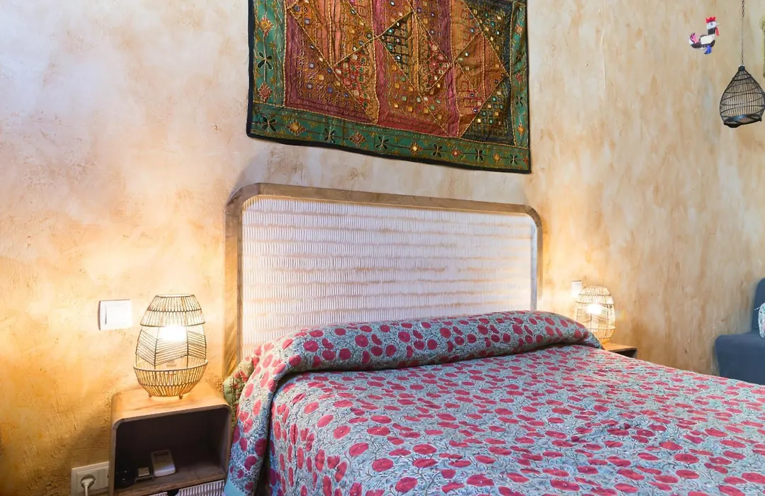 Hostal Artistic B&B-1
