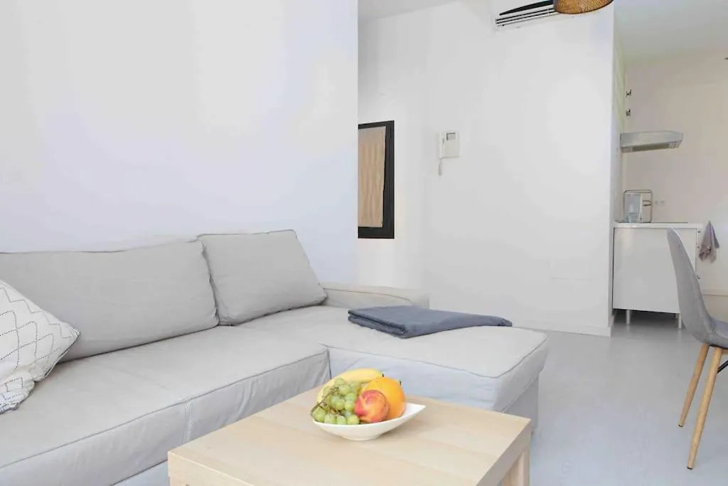 Stylish 2 Bedroom Apartment Next To Lamerced Plaza-1