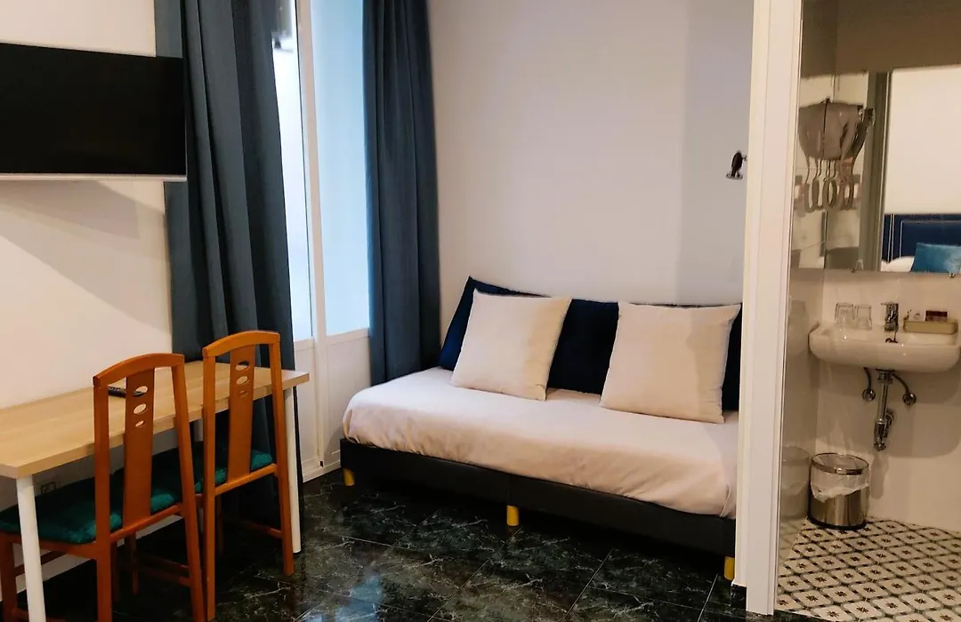 Hostal Bruna Paseo Del Prado-1