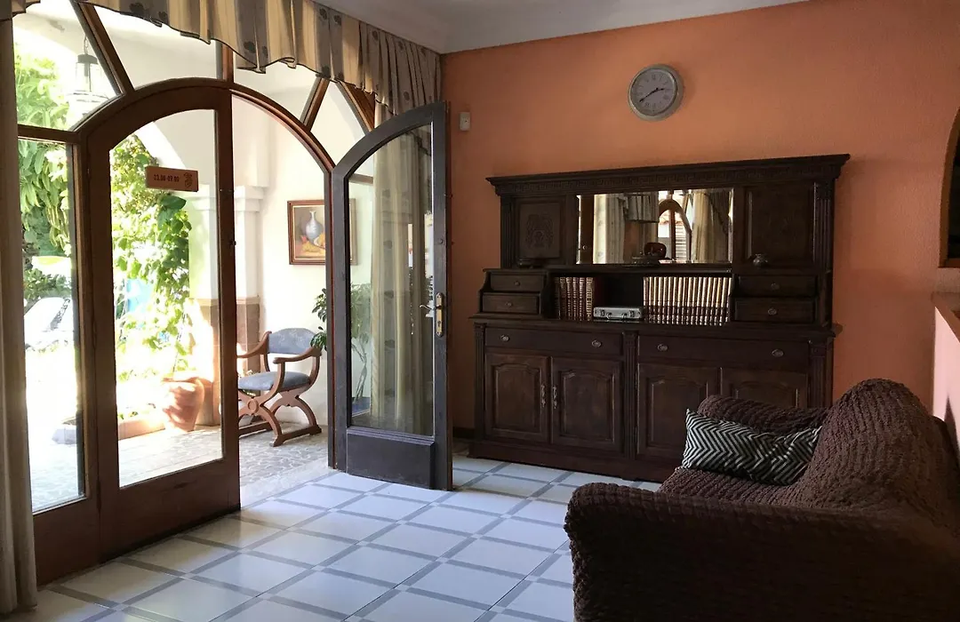 Las Americas Family Inn-1
