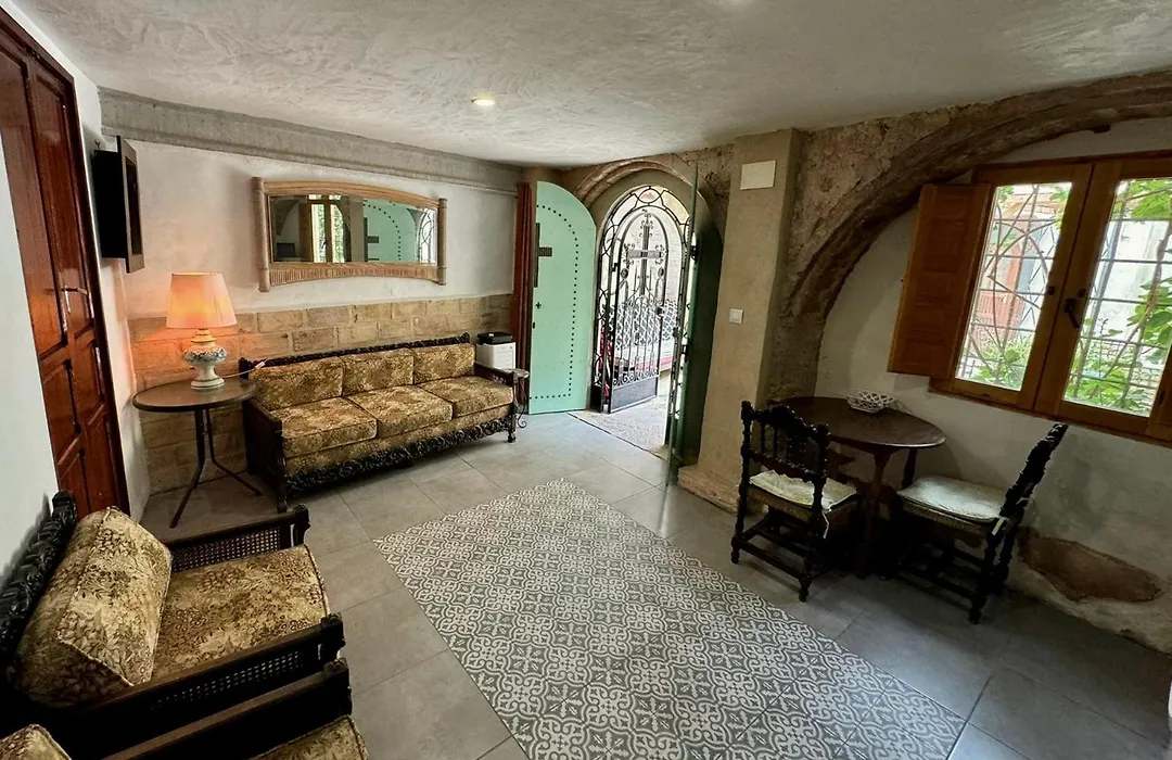 Oliva Courtyard Guesthouse-1