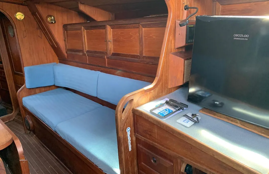 Unique Wooden Sail Yacht + 2 Bikes Included!-1