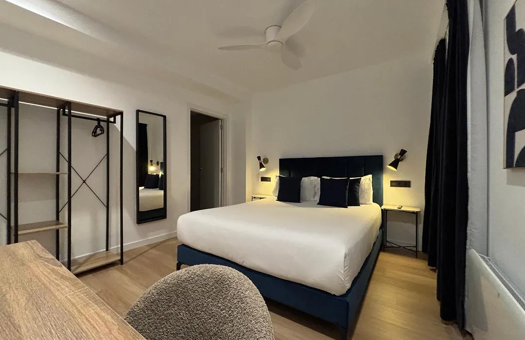 Arenal Rooms Bilbao-1
