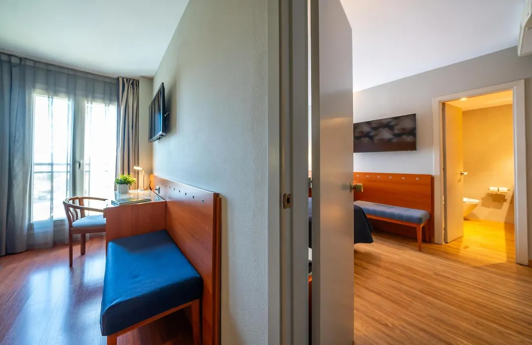 Hotel J. Balmes Vic-1