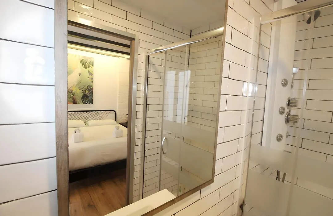 Increible Apartamento Con Terraza Al Lado De Torres De Quart-1