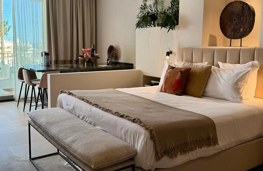 Comfy Studios Hotel-1