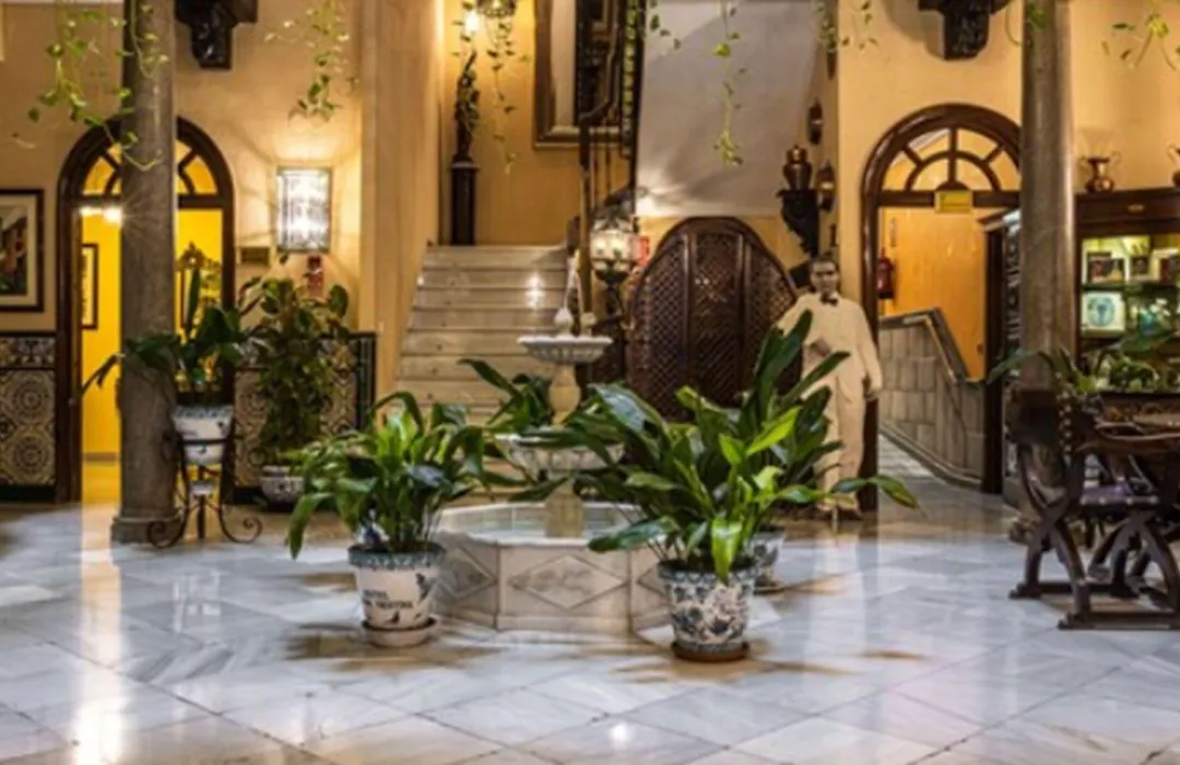 Hotel Reina Cristina-1