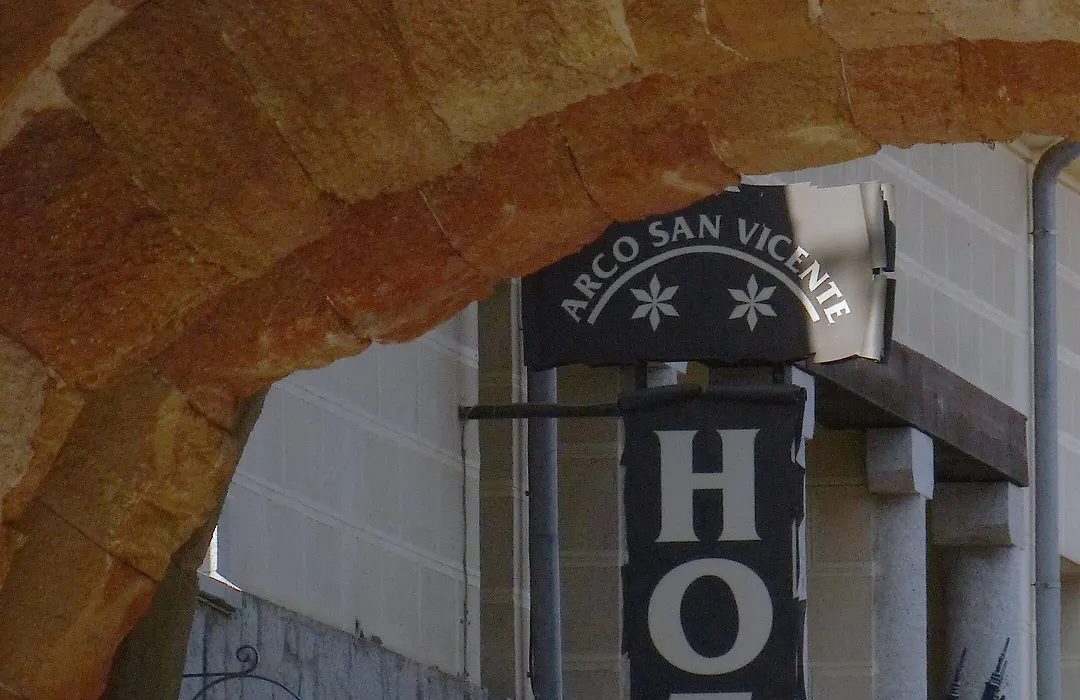 Hotel Arco San Vicente-1
