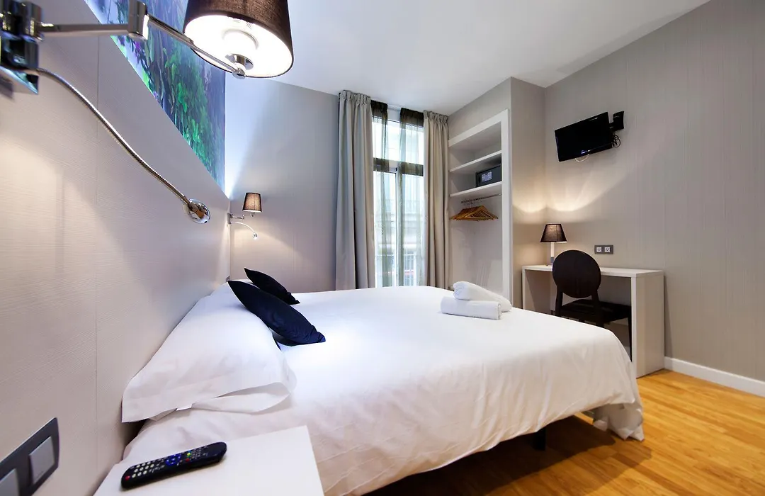Hostal Bcn Ramblas-1