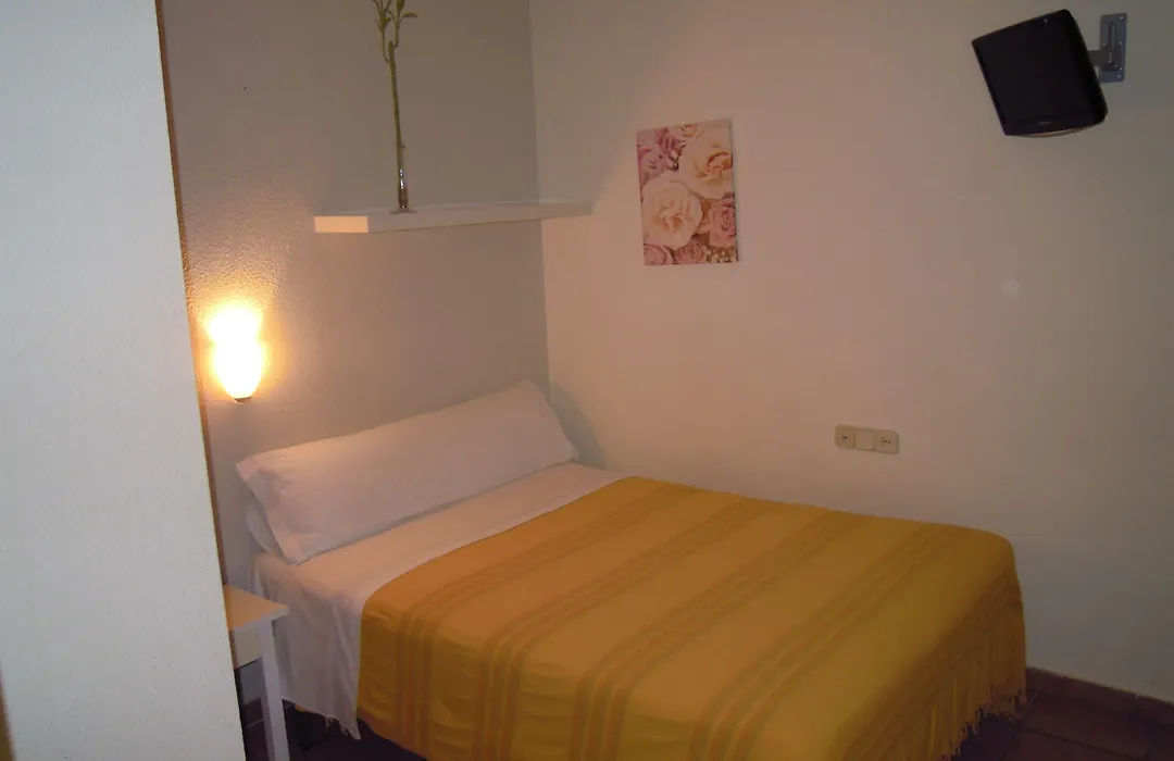 Hostal Moscatel-1