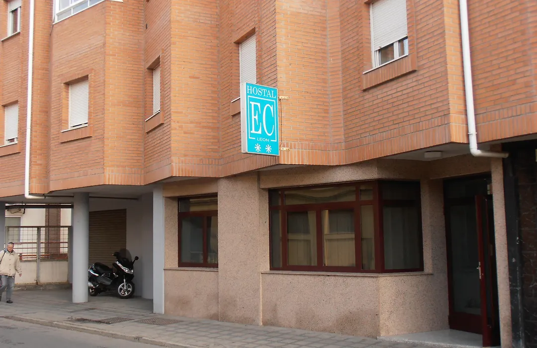 Hostal ** EC León-1