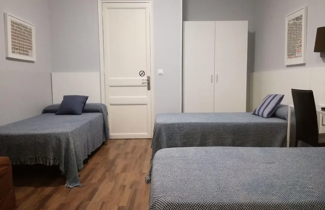 Hostal Lesseps-1