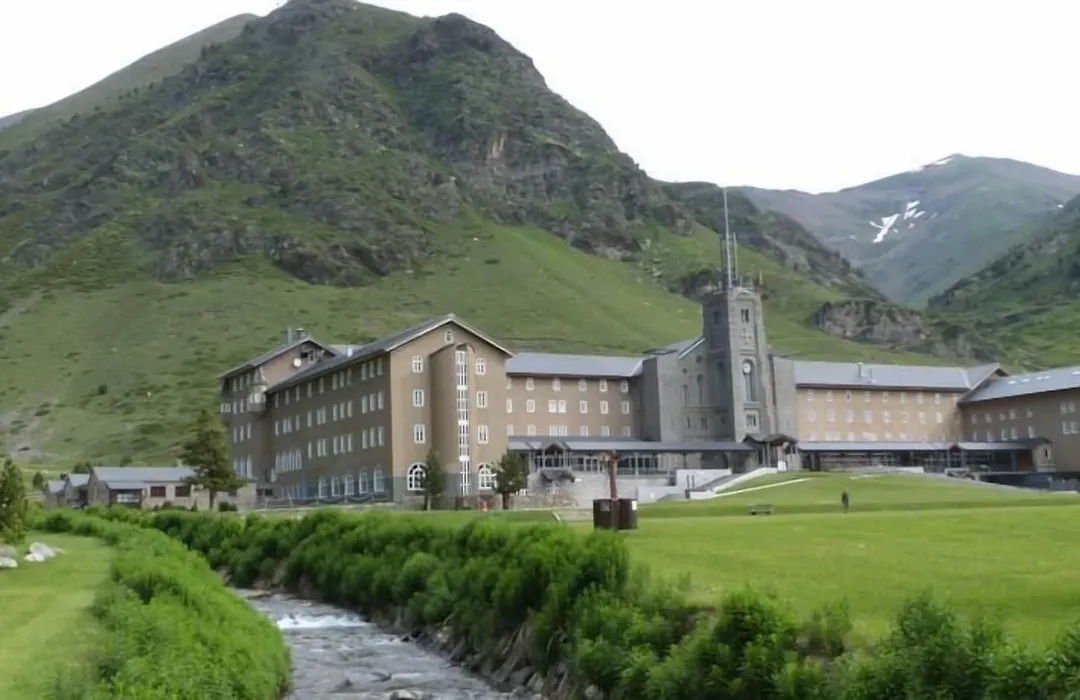 Hotel Vall de Núria-1