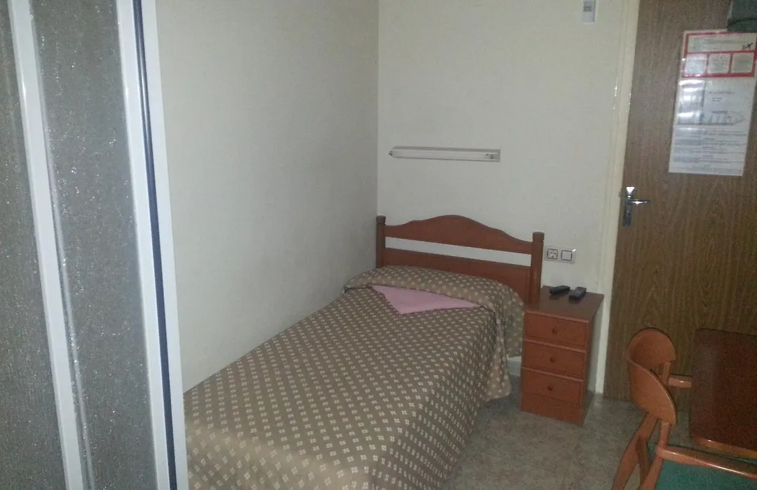 Hostal Isla Cristina Mataro-1