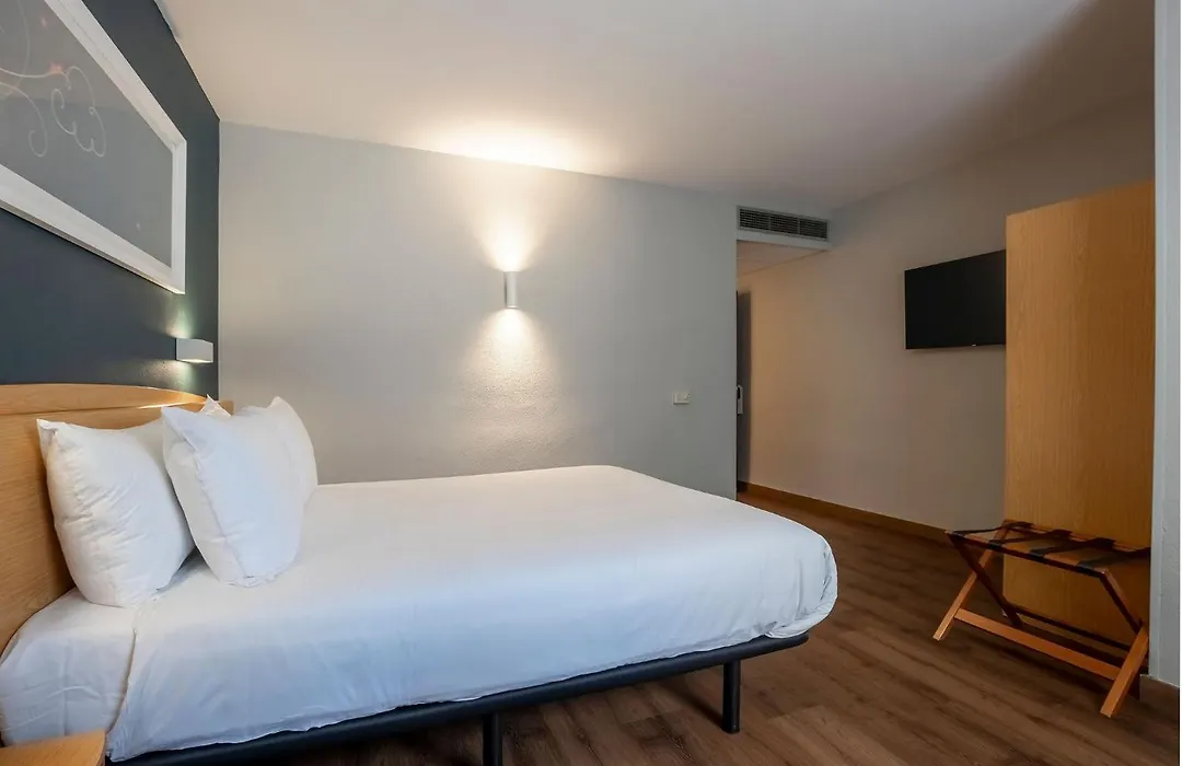Travelodge Alicante Puerto-1