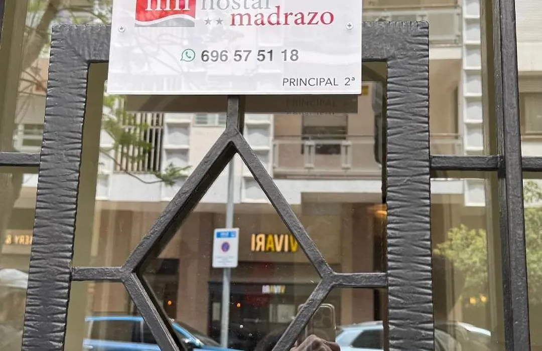 Hostal Madrazo-1