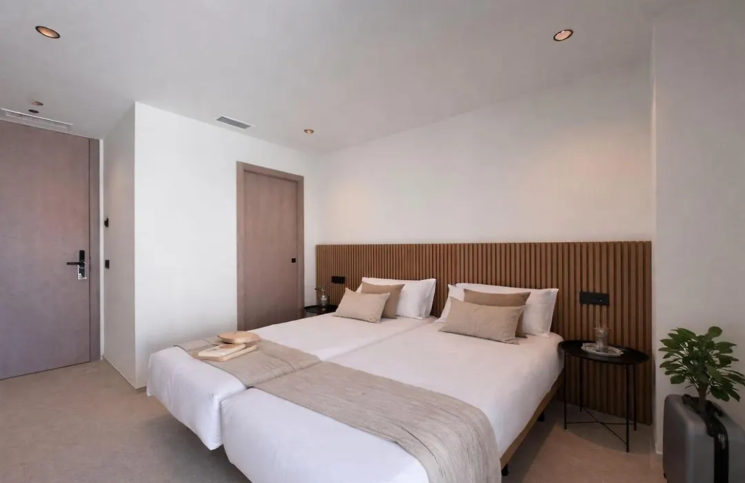 Hugo Beach Hotel & Apartments-1