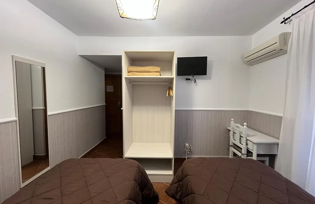 Hostal Hueso-1