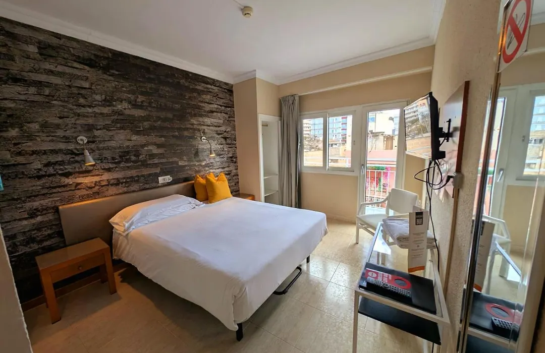 Hostal Mar Del Plata (Adults Only)-1