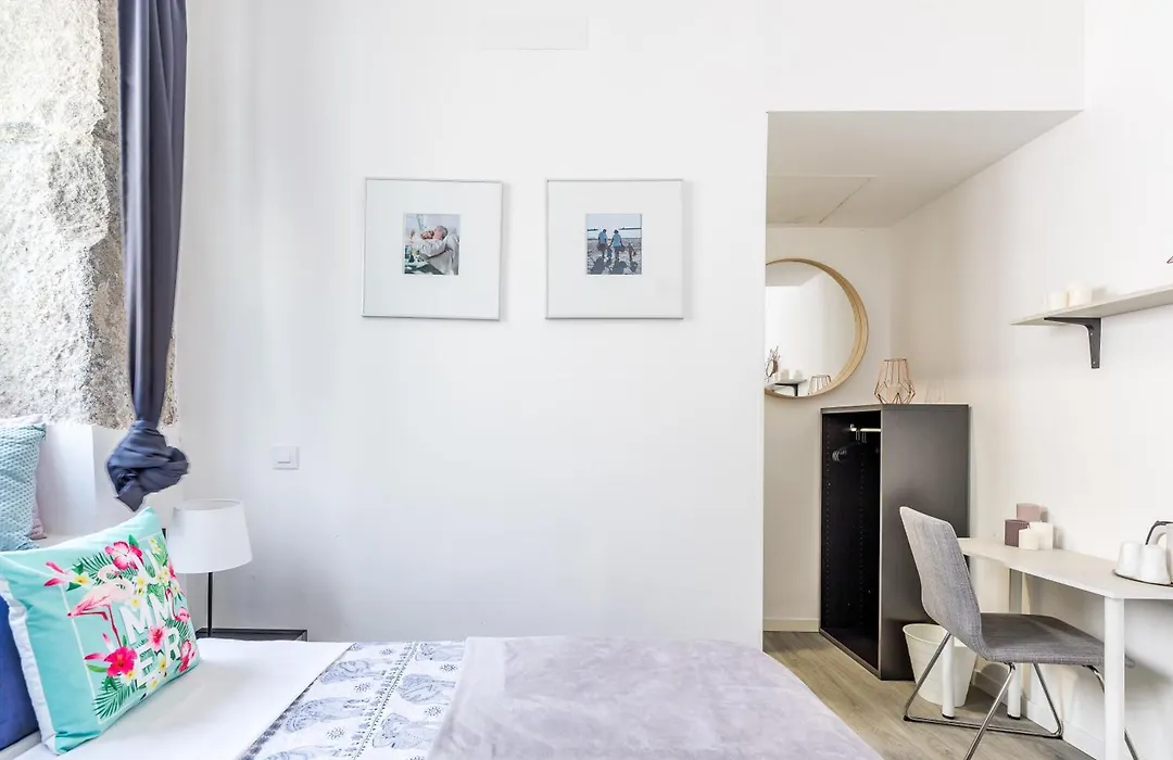 Ayz Juan De Mena - Auto Check-In Property-1