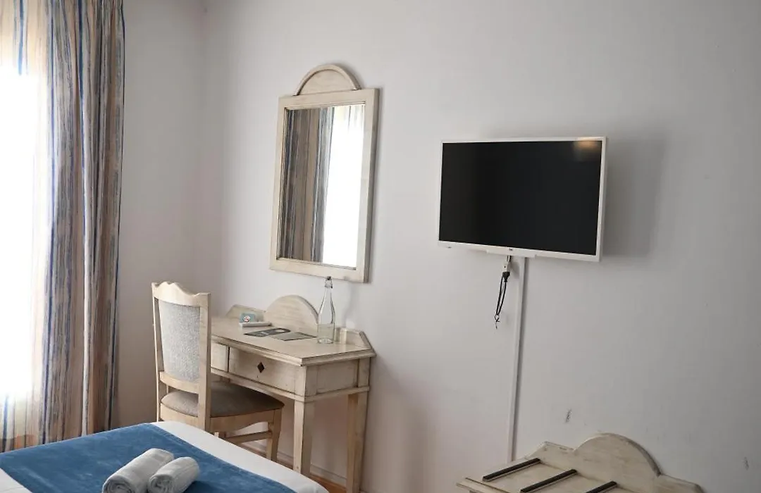 Hostal Hpc Porto Colom-1