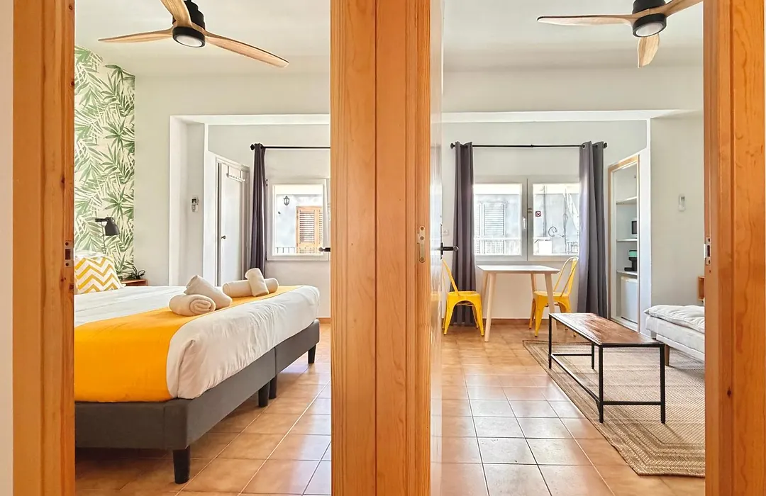 Nanit Rooms Ibiza Hostal-1